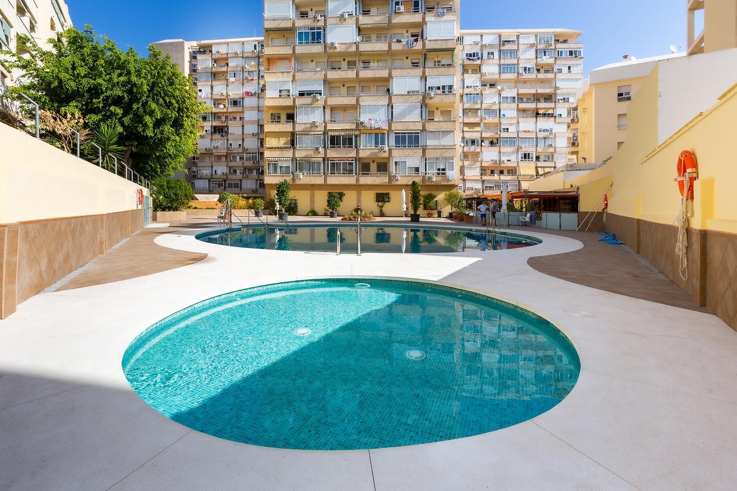 Ver952 - Vistas Mar Y Piscina, Wifi, Playa 600 Metros, Centro 150 Metros Torremolinos Luaran gambar
